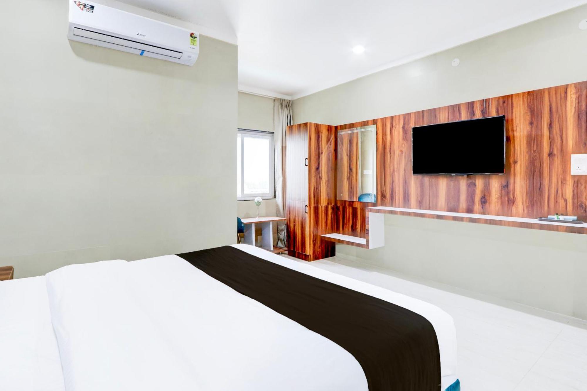 Hotel O Pr Grand Khammam Exterior foto